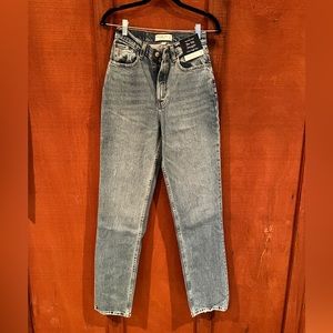New w/ Tags - Abercrombie CURVE LOVE 90’s Straight Ultra High Rise Jeans